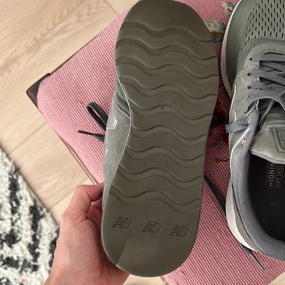 Olive green new balance sneakers - Picture 2 of 8